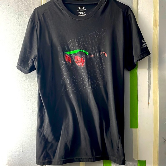 Oakley Frog & Sunglasses T-Shirt - Picture 1 of 4